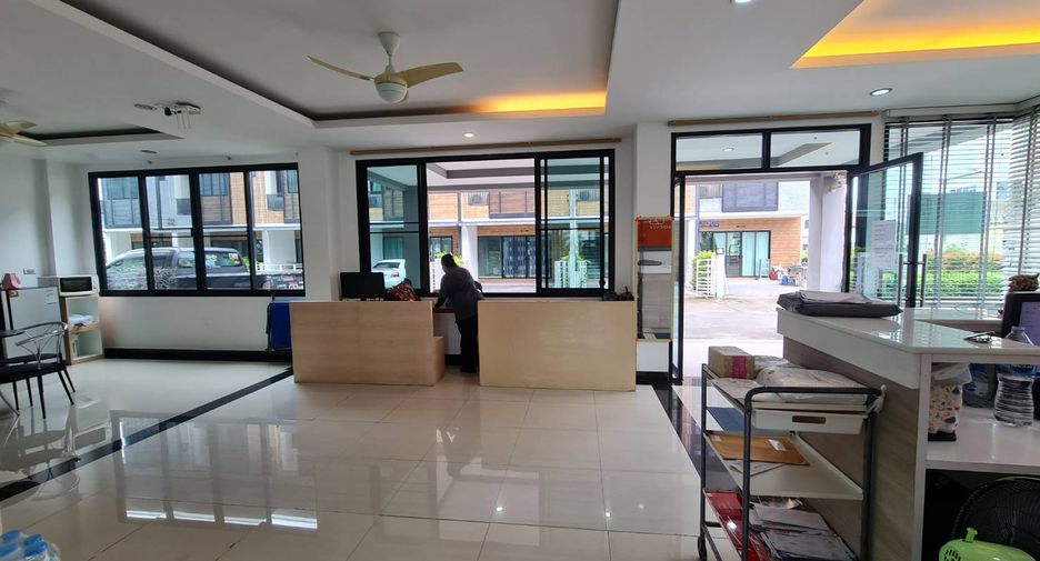 出售 42 卧室 酒店 在 Mueang Rayong, Rayong