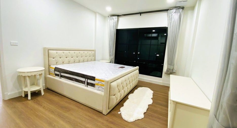 For rent 4 Beds house in Saphan Sung, Bangkok