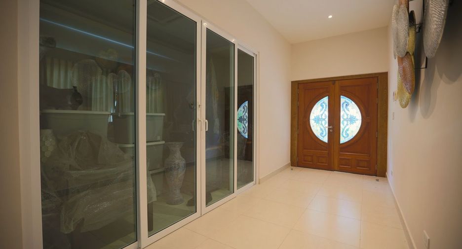 For rent and for sale 5 bedrooms house in East Pattaya, Pattaya