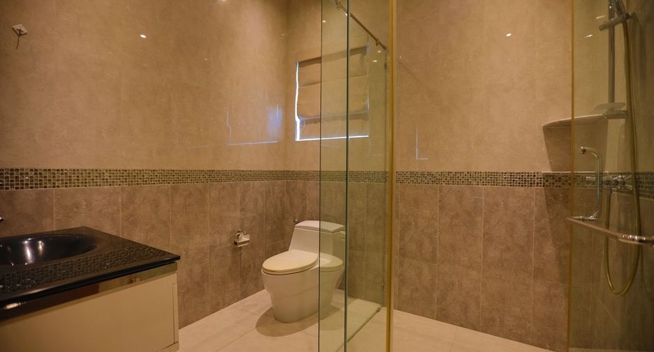 For rent and for sale 5 bedrooms house in East Pattaya, Pattaya