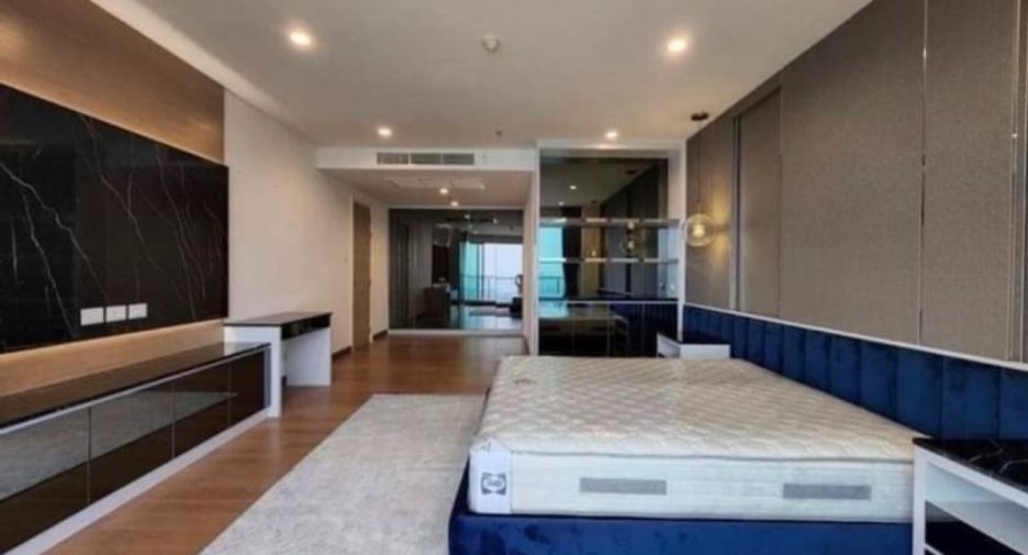 For rent and for sale 4 bed house in Yan Nawa, Bangkok