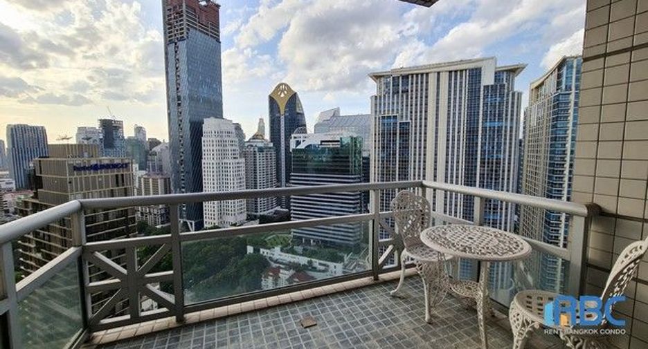For rent 3 bedrooms condo in Pathum Wan, Bangkok