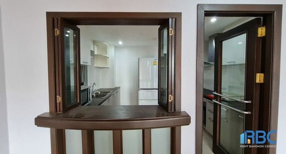 For rent 3 bedrooms condo in Pathum Wan, Bangkok