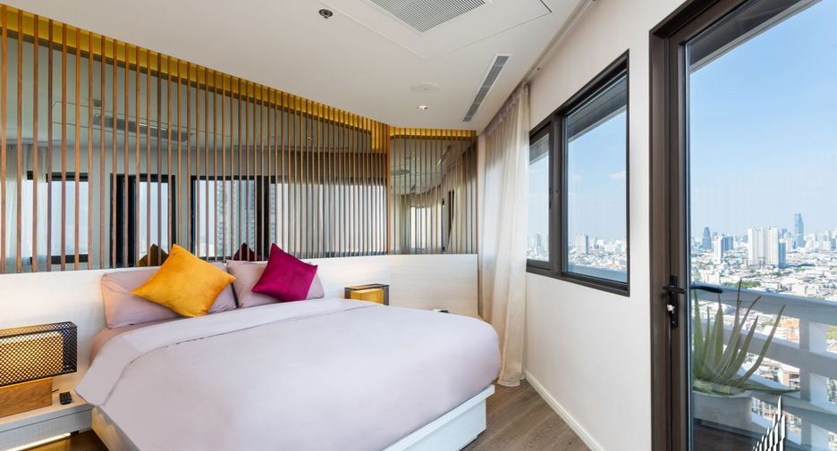 For sale 4 bed condo in Phra Nakhon, Bangkok