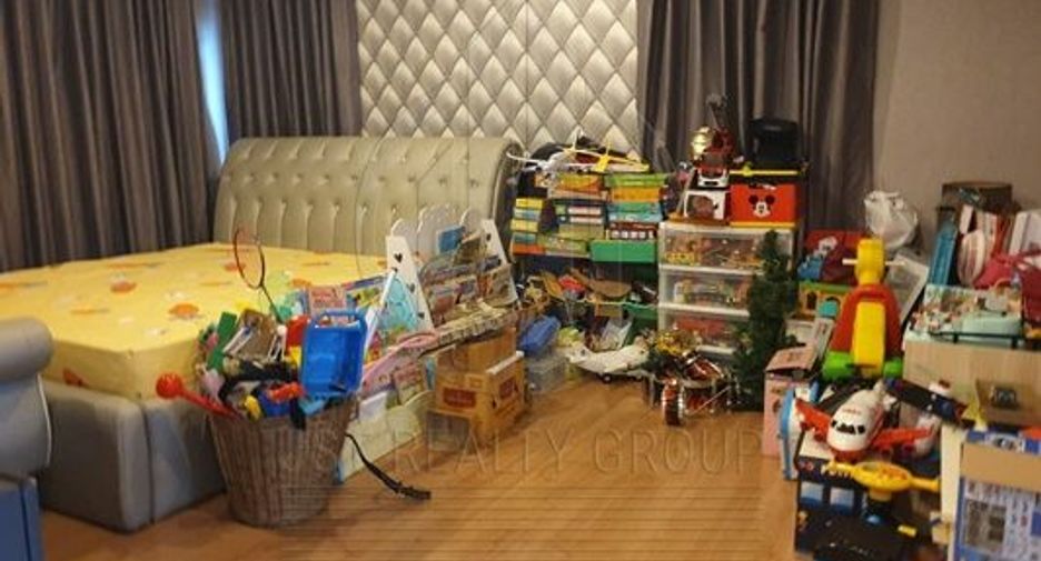 For sale 3 bedrooms house in Suan Luang, Bangkok
