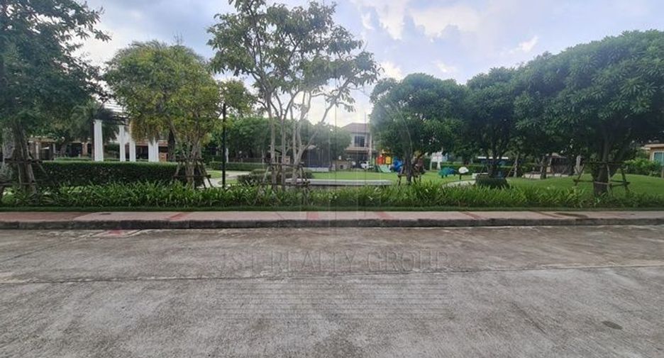 For sale 3 bedrooms house in Suan Luang, Bangkok