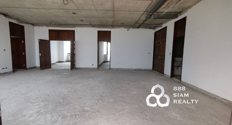For sale 4 bedrooms condo in Yan Nawa, Bangkok