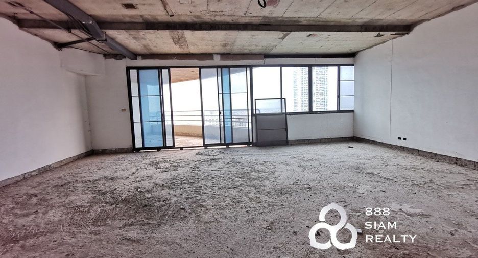 For sale 4 bedrooms condo in Yan Nawa, Bangkok