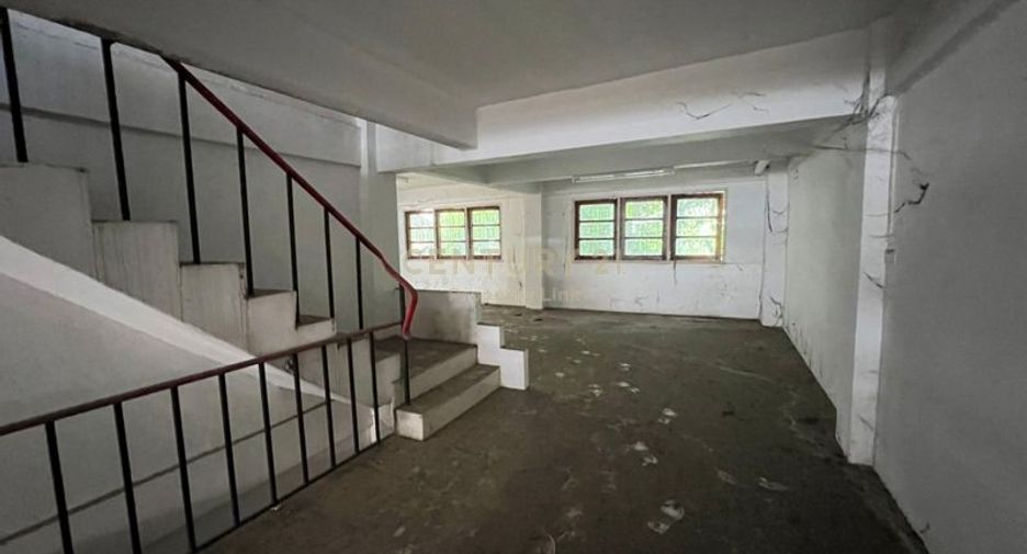 For rent and for sale studio townhouse in Chom Thong, Bangkok