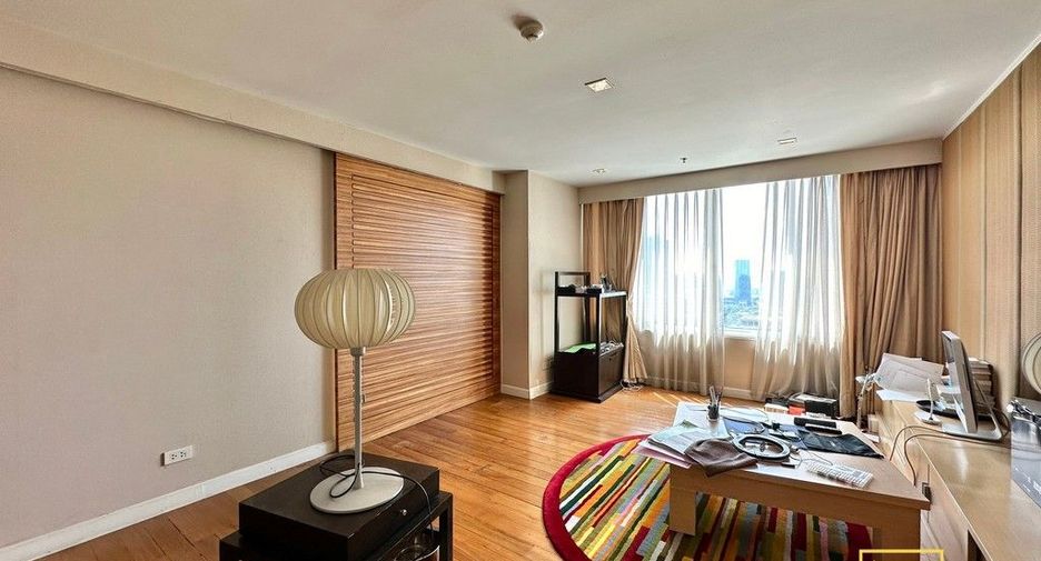 For rent 4 Beds serviced apartment in Pathum Wan, Bangkok