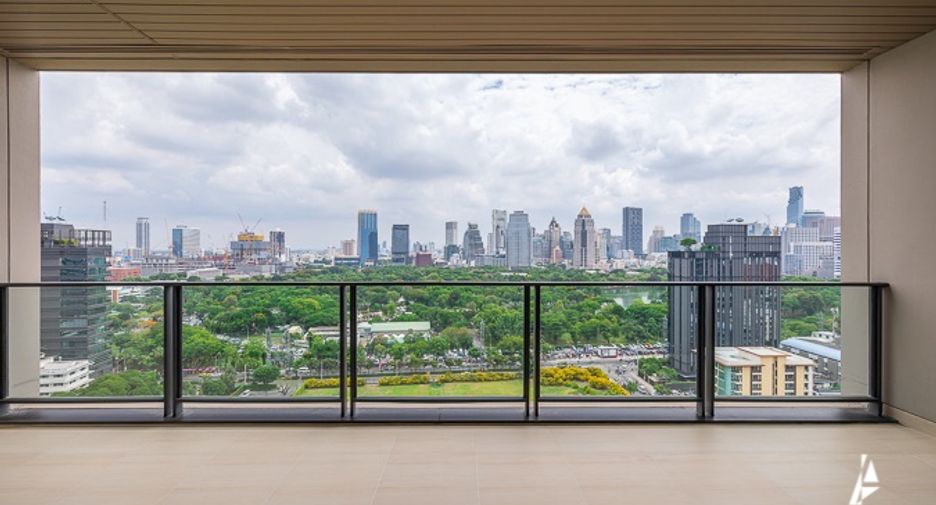 For sale 3 bedrooms condo in Pathum Wan, Bangkok
