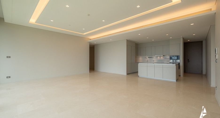 For sale 3 bedrooms condo in Pathum Wan, Bangkok