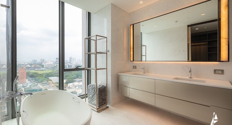 For sale 3 bedrooms condo in Pathum Wan, Bangkok