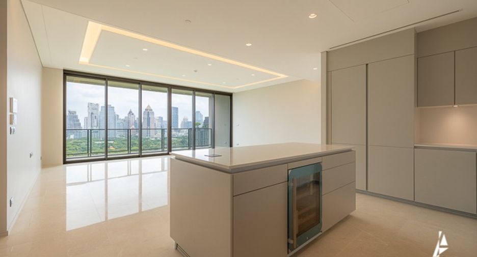 For sale 3 bedrooms condo in Pathum Wan, Bangkok