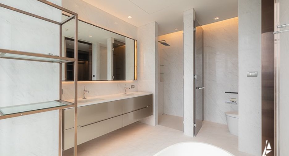 For sale 3 bedrooms condo in Pathum Wan, Bangkok