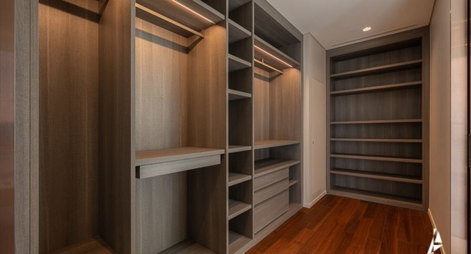For sale 3 bedrooms condo in Pathum Wan, Bangkok