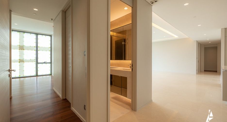 For sale 3 bedrooms condo in Pathum Wan, Bangkok