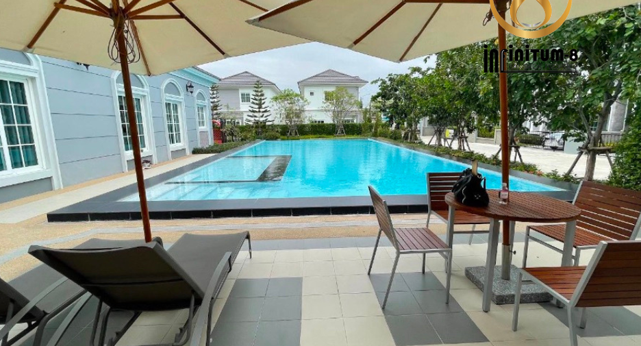 Casa adosada en alquiler de 3 habitaciones en Mueang Samut Prakan, Samut Prakan