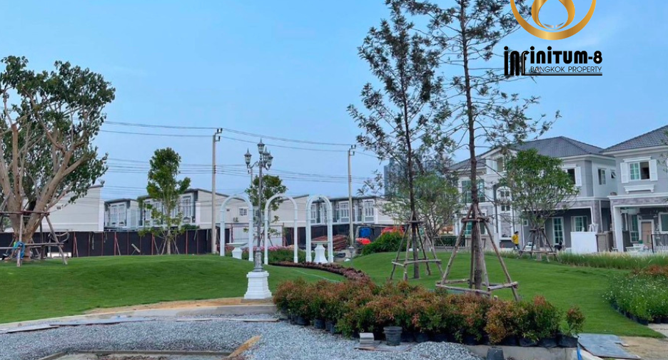 Casa adosada en alquiler de 3 habitaciones en Mueang Samut Prakan, Samut Prakan