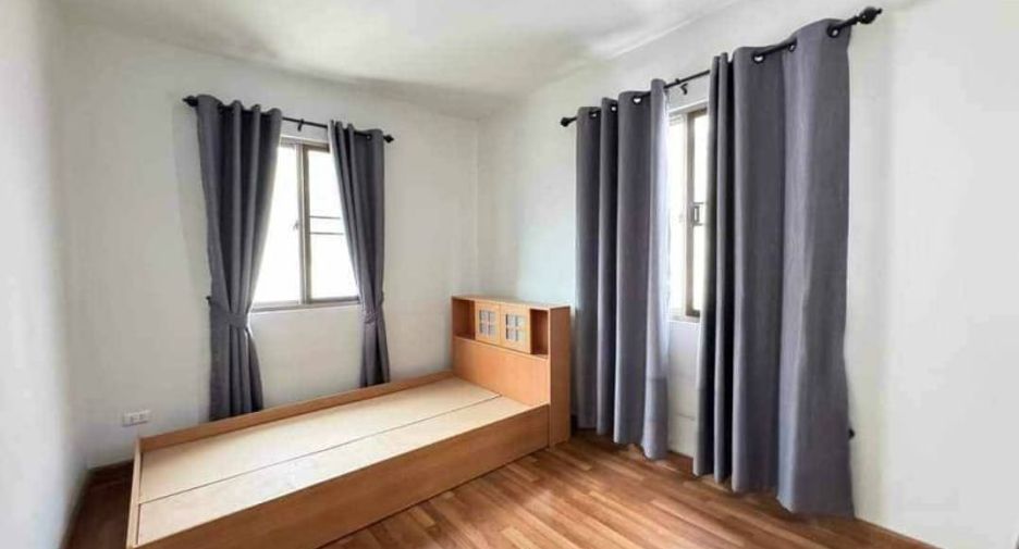 For sale 3 bedrooms house in Si Racha, Chonburi