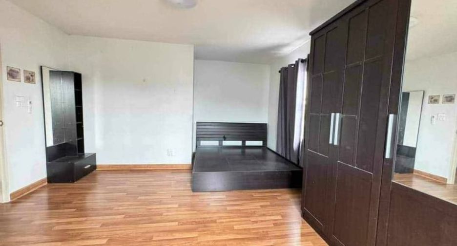For sale 3 bedrooms house in Si Racha, Chonburi