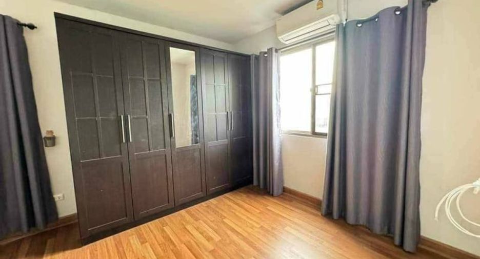 For sale 3 bedrooms house in Si Racha, Chonburi