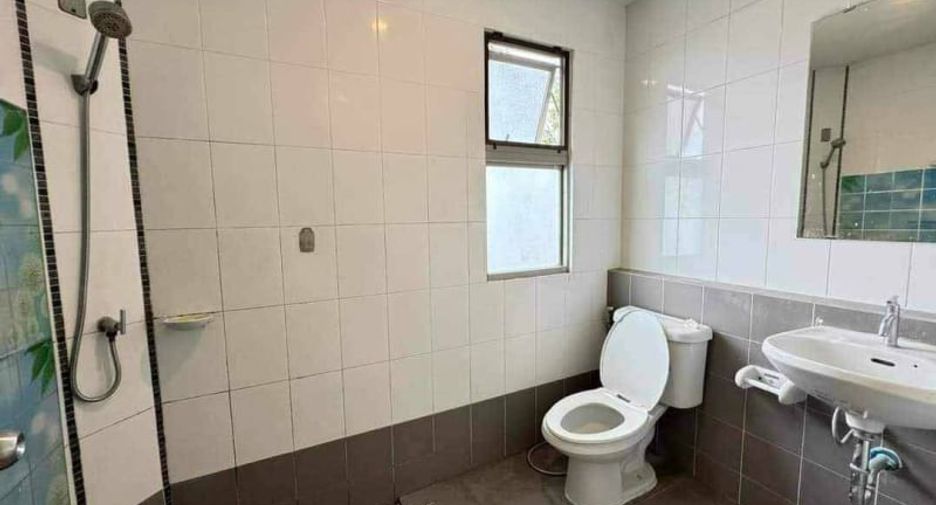 For sale 3 bedrooms house in Si Racha, Chonburi