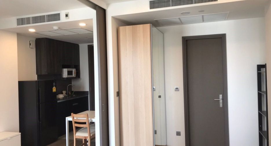 Wohnung zur Miete mit 1 Zimmer in Bang Rak, Bangkok