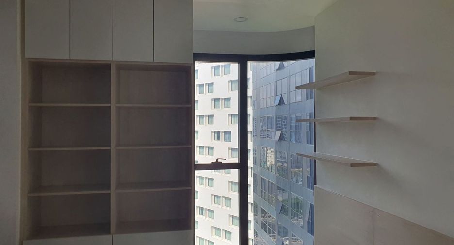 Wohnung zur Miete mit 1 Zimmer in Bang Rak, Bangkok