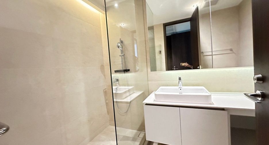 For rent 3 bedrooms condo in Yan Nawa, Bangkok