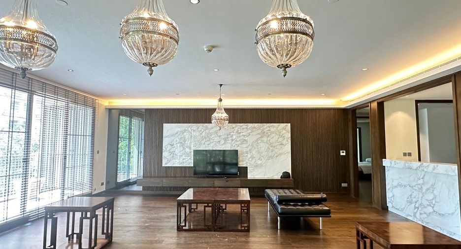 For rent 3 bedrooms condo in Yan Nawa, Bangkok