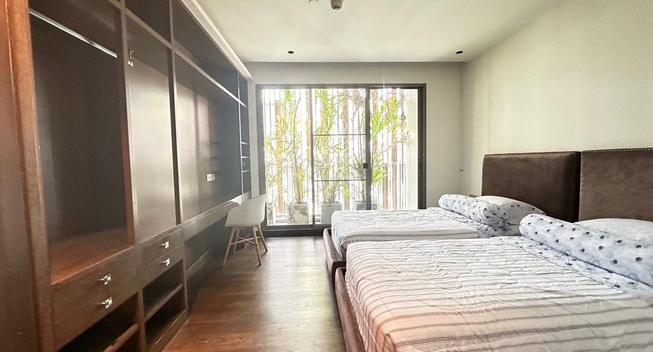 For rent 3 bedrooms condo in Yan Nawa, Bangkok