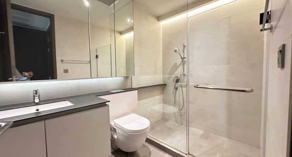 For rent 3 bedrooms condo in Yan Nawa, Bangkok