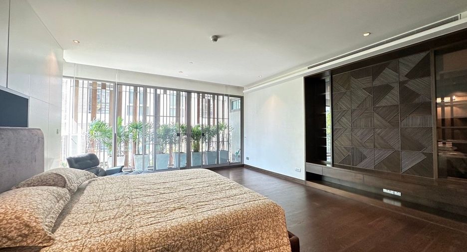 For rent 3 bedrooms condo in Yan Nawa, Bangkok