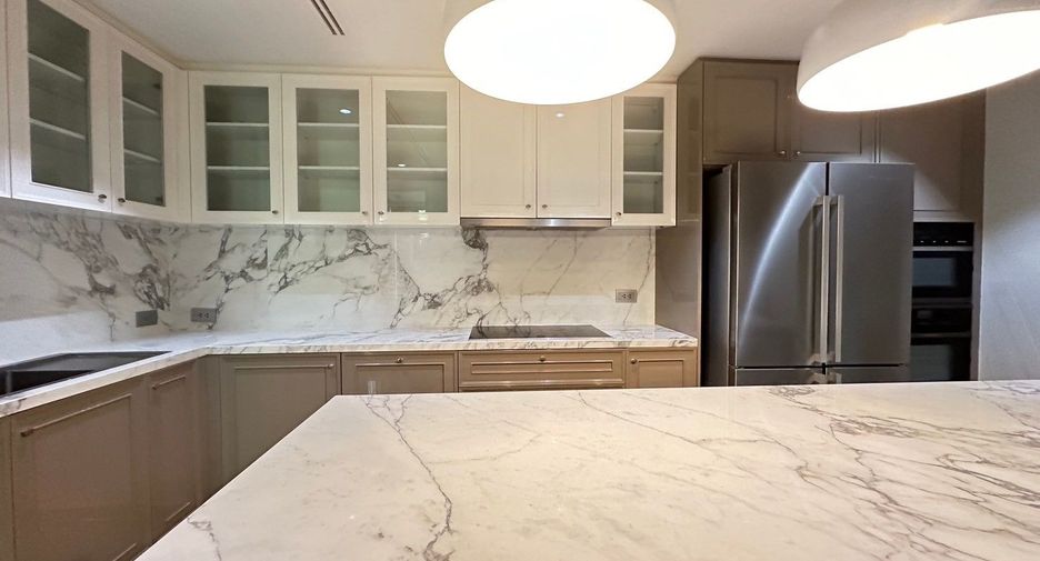 For rent 3 bedrooms condo in Yan Nawa, Bangkok