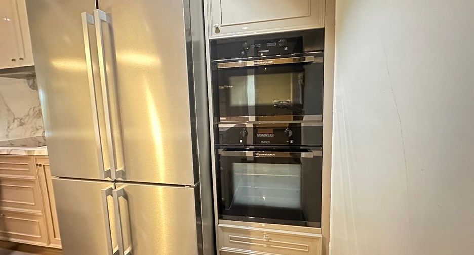 For rent 3 bedrooms condo in Yan Nawa, Bangkok