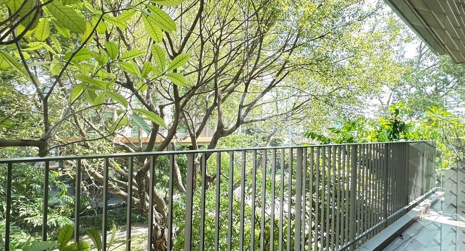 For rent 3 bedrooms condo in Yan Nawa, Bangkok
