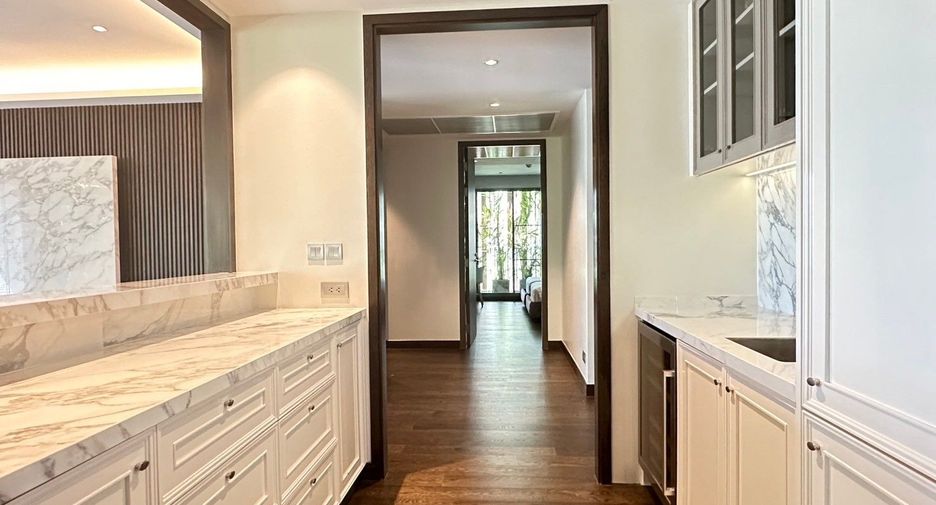 For rent 3 bedrooms condo in Yan Nawa, Bangkok