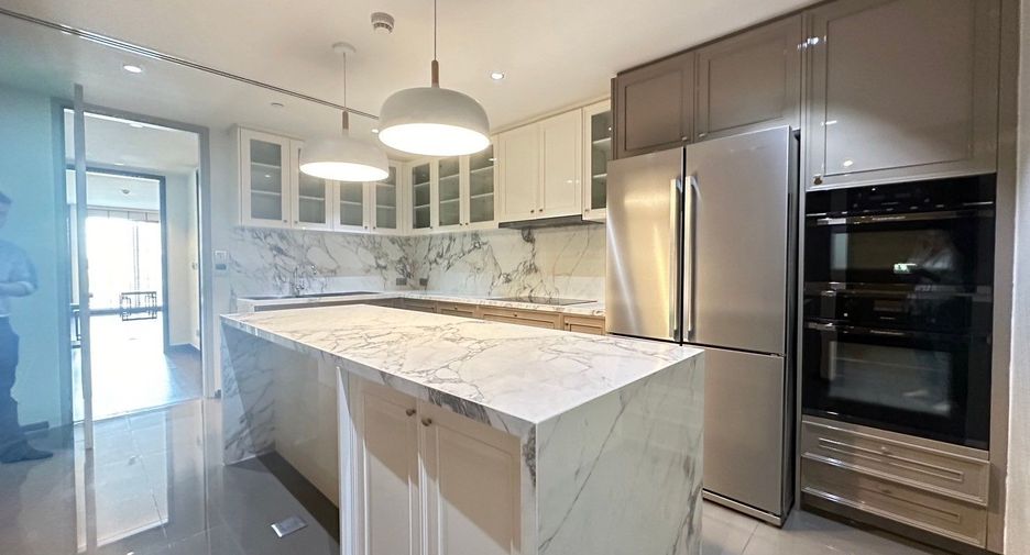 For rent 3 bedrooms condo in Yan Nawa, Bangkok