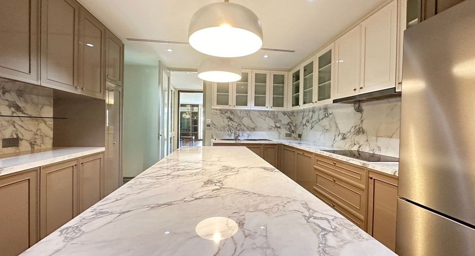 For rent 3 bedrooms condo in Yan Nawa, Bangkok