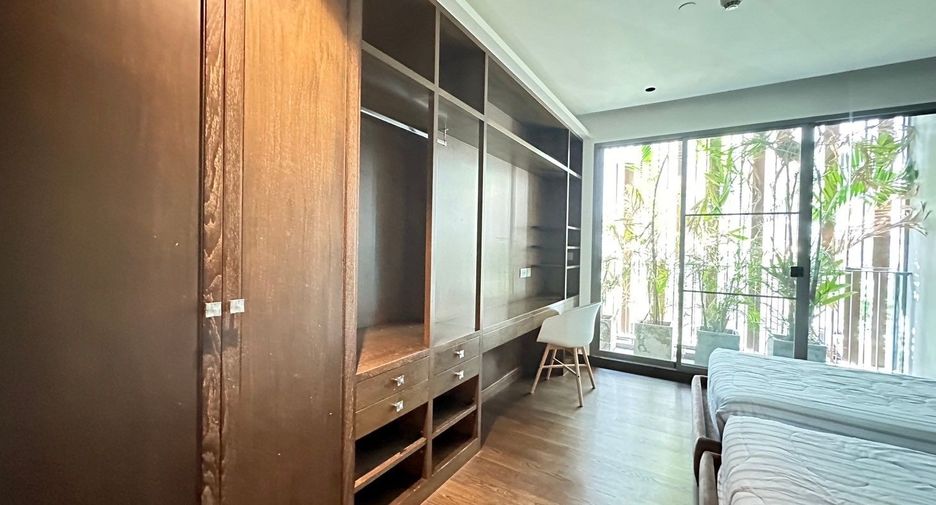 For rent 3 bedrooms condo in Yan Nawa, Bangkok