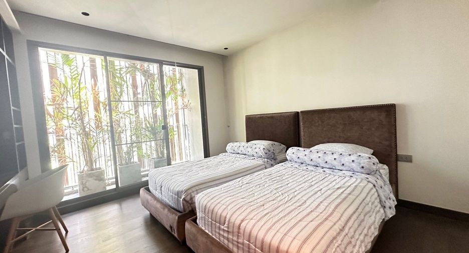 For rent 3 bedrooms condo in Yan Nawa, Bangkok
