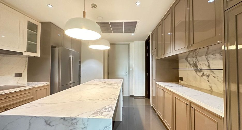 For rent 3 bedrooms condo in Yan Nawa, Bangkok