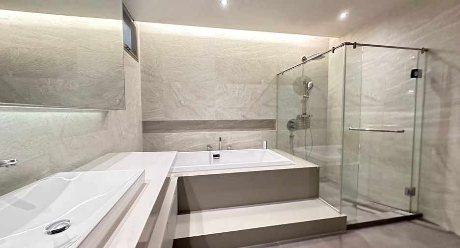 For rent 3 bedrooms condo in Yan Nawa, Bangkok