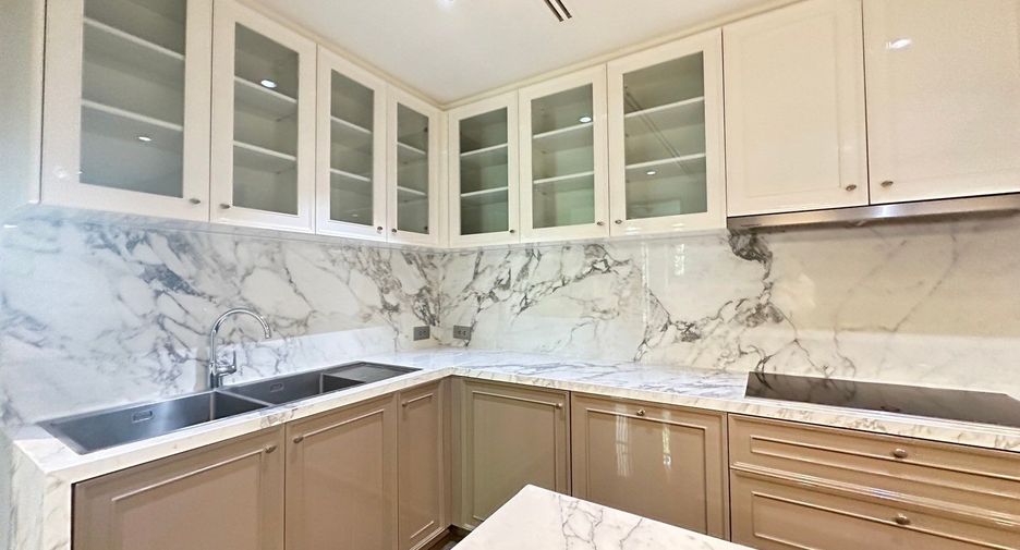 For rent 3 bedrooms condo in Yan Nawa, Bangkok