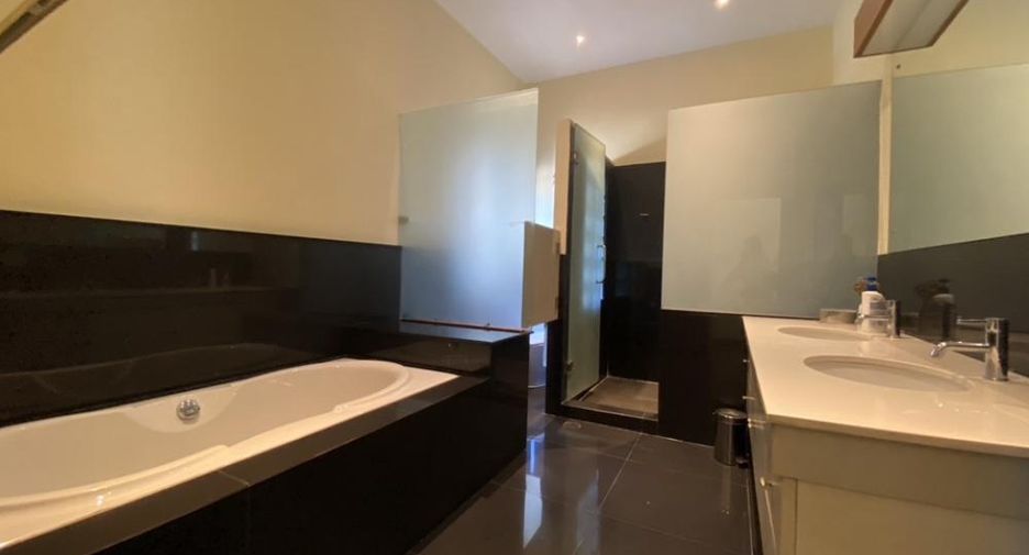 For rent 3 ベッドルーム house in Yan Nawa, Bangkok