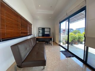For rent 3 ベッドルーム house in Yan Nawa, Bangkok