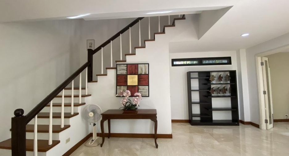 For rent 3 ベッドルーム house in Yan Nawa, Bangkok
