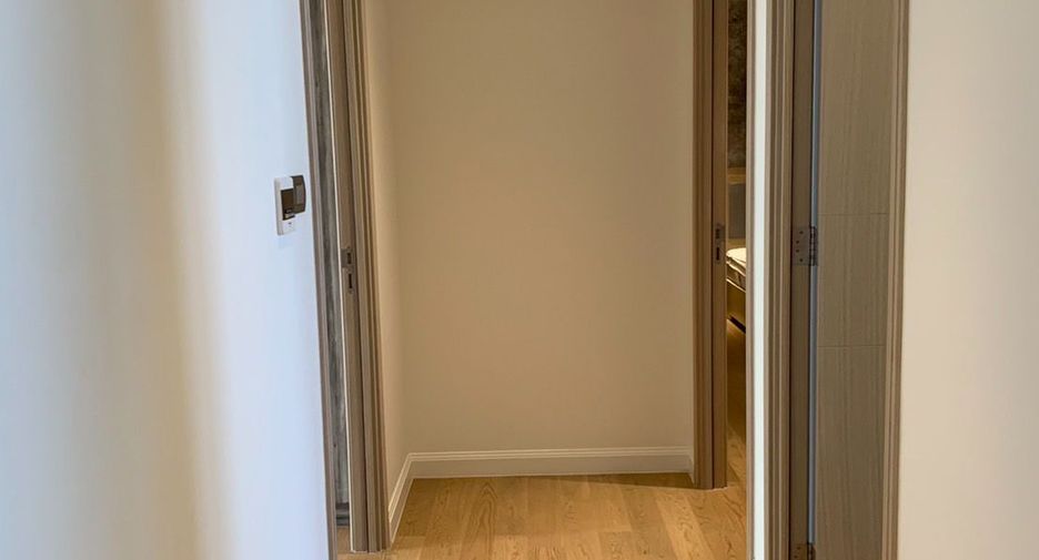 For rent 4 bedrooms condo in Khlong San, Bangkok