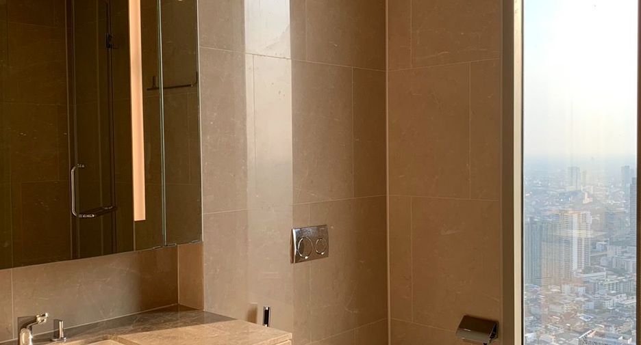 For rent 4 bedrooms condo in Khlong San, Bangkok